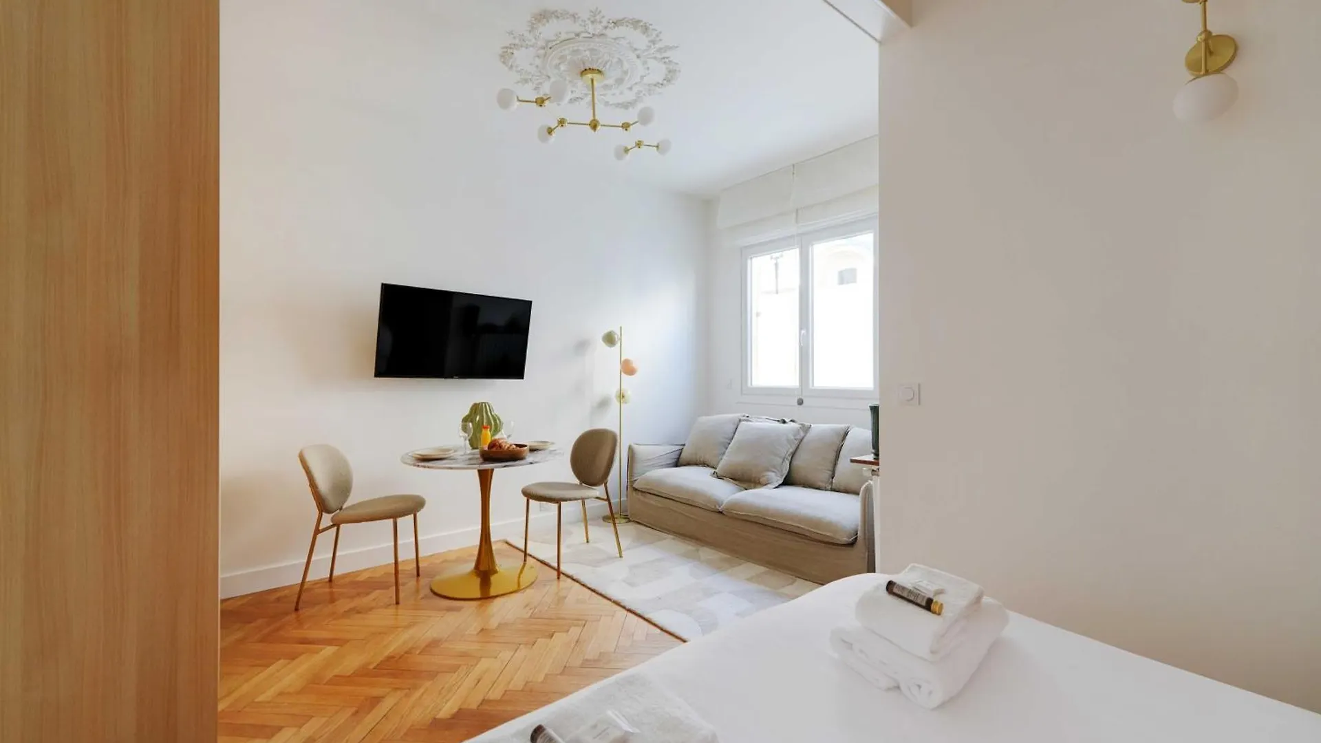 Apartment Peaceful Chic - 2p - Parc Monceau Paris